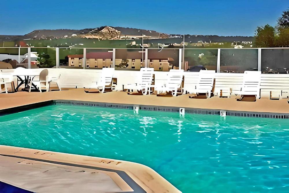 Motel 6 Colorado Springs, CO – South/Metro Area